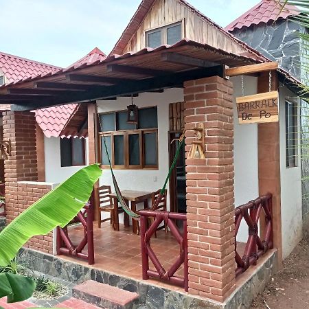 Bungalows Y Cabanas, Las Barracas De La Barra Malucano Bagian luar foto