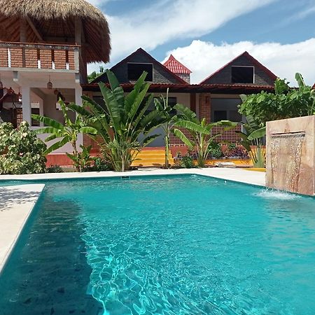 Bungalows Y Cabanas, Las Barracas De La Barra Malucano Bagian luar foto