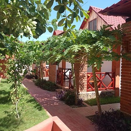 Bungalows Y Cabanas, Las Barracas De La Barra Malucano Bagian luar foto