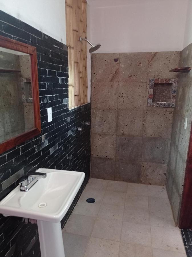 Bungalows Y Cabanas, Las Barracas De La Barra Malucano Bagian luar foto