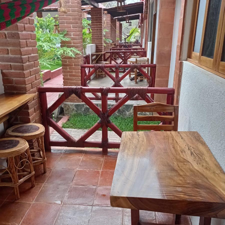 Bungalows Y Cabanas, Las Barracas De La Barra Malucano Bagian luar foto