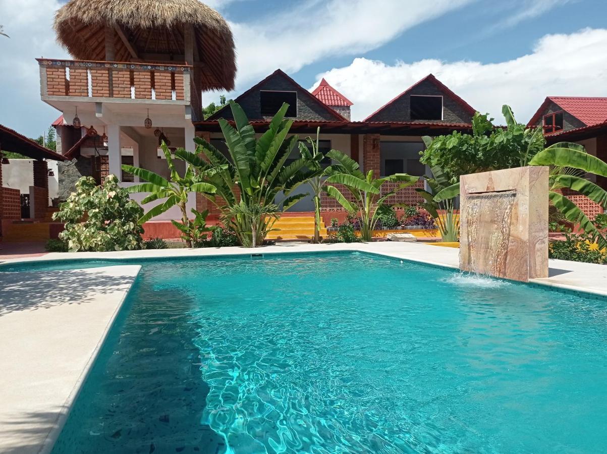 Bungalows Y Cabanas, Las Barracas De La Barra Malucano Bagian luar foto