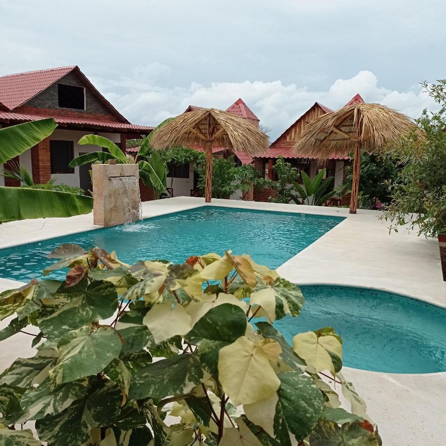 Bungalows Y Cabanas, Las Barracas De La Barra Malucano Bagian luar foto