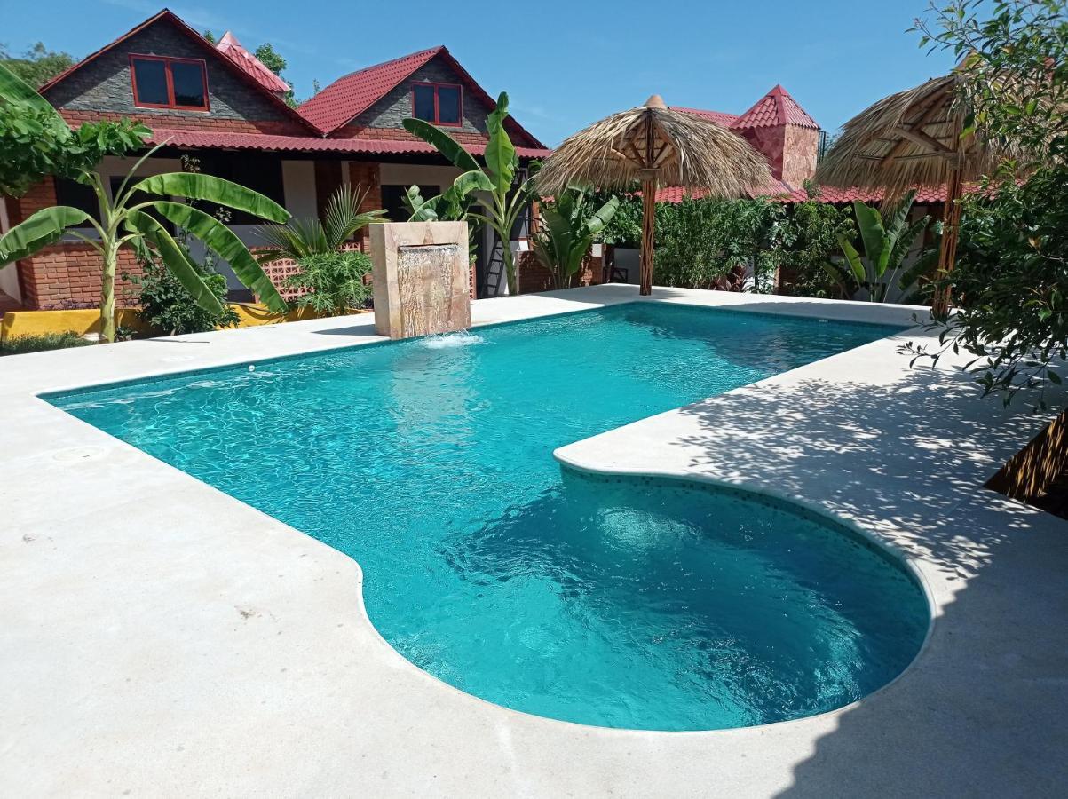 Bungalows Y Cabanas, Las Barracas De La Barra Malucano Bagian luar foto