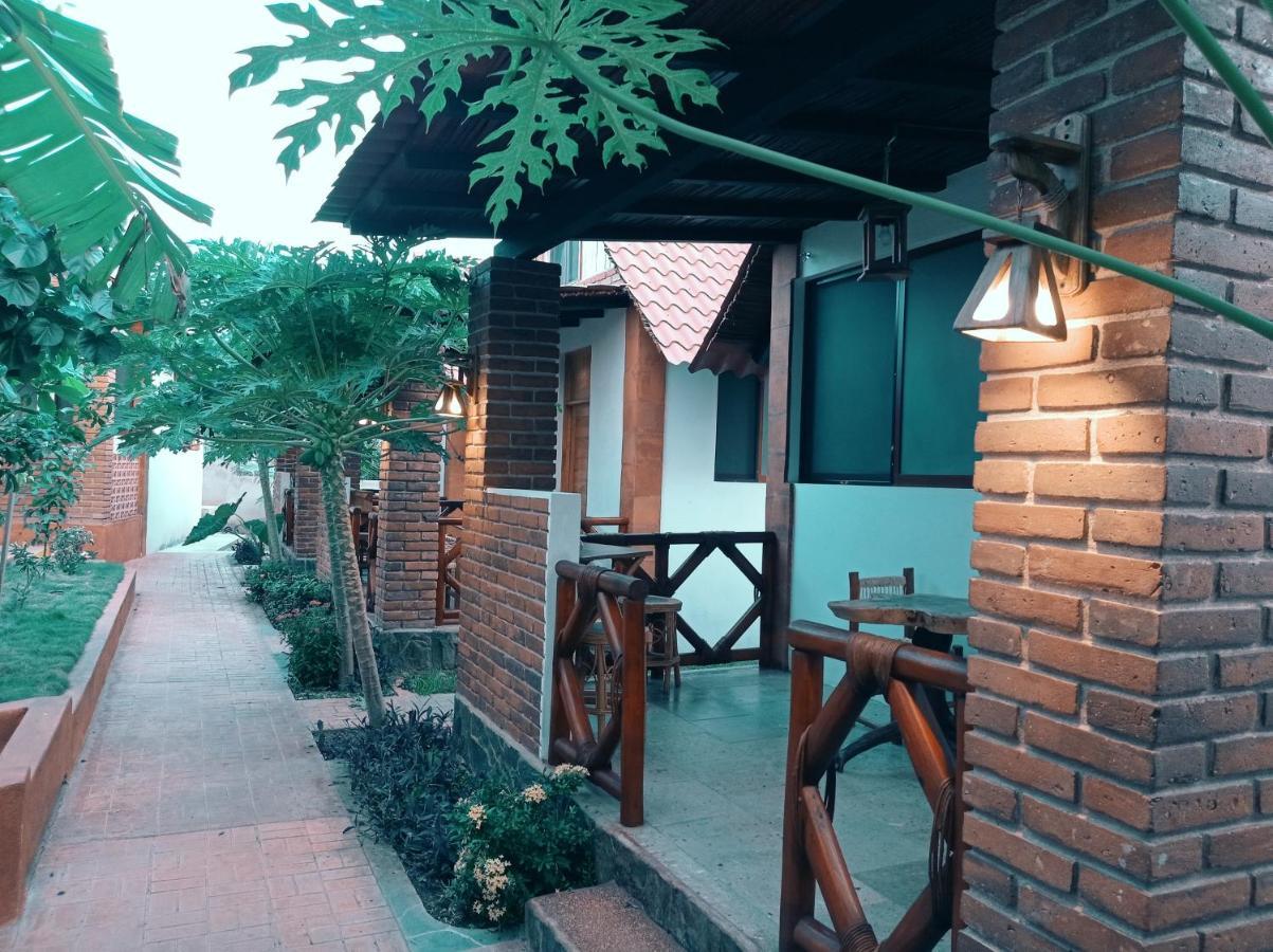 Bungalows Y Cabanas, Las Barracas De La Barra Malucano Bagian luar foto