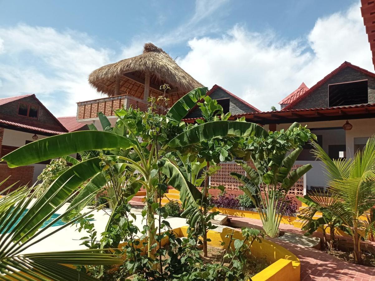 Bungalows Y Cabanas, Las Barracas De La Barra Malucano Bagian luar foto