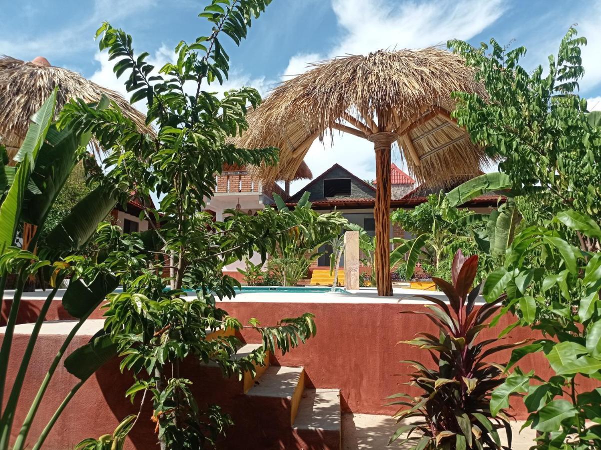 Bungalows Y Cabanas, Las Barracas De La Barra Malucano Bagian luar foto