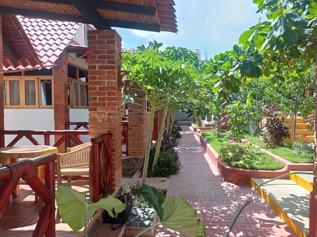 Bungalows Y Cabanas, Las Barracas De La Barra Malucano Bagian luar foto