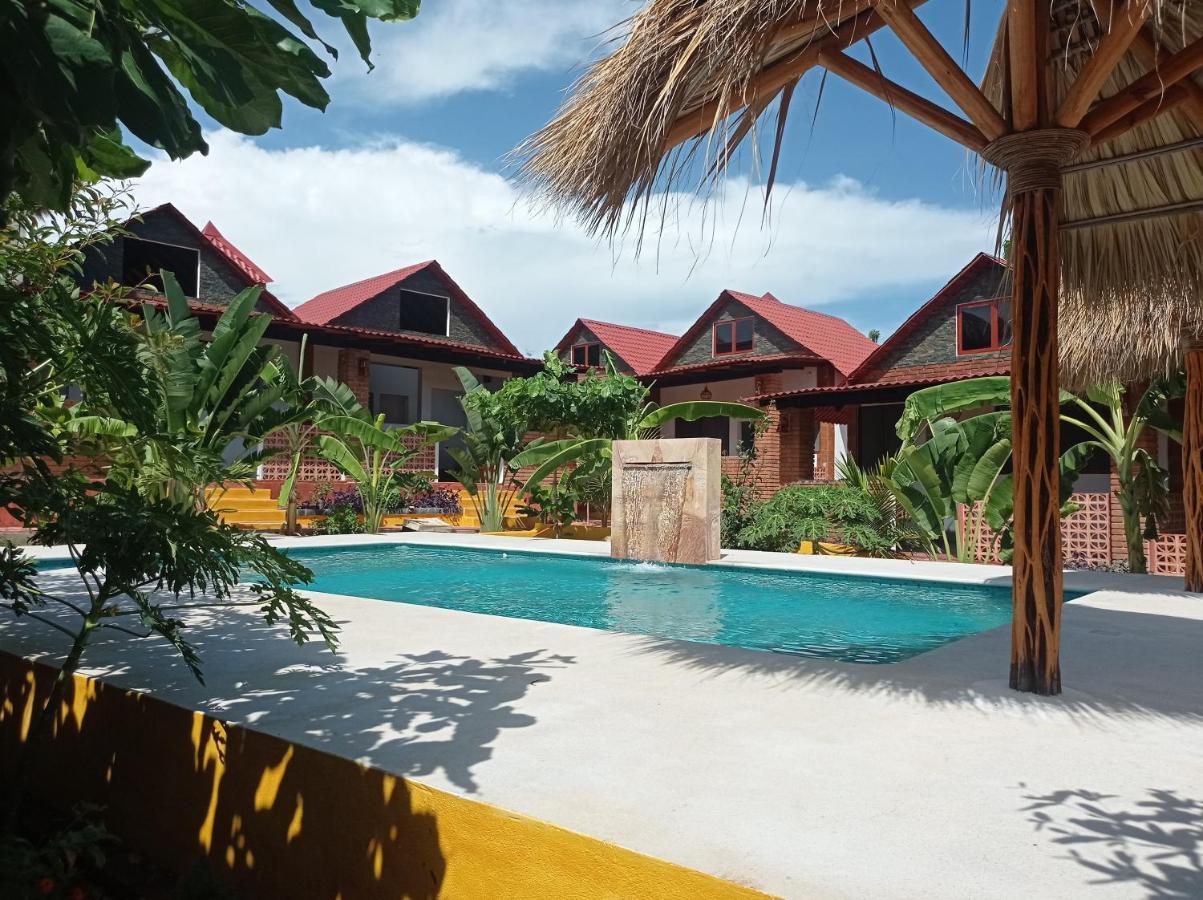 Bungalows Y Cabanas, Las Barracas De La Barra Malucano Bagian luar foto